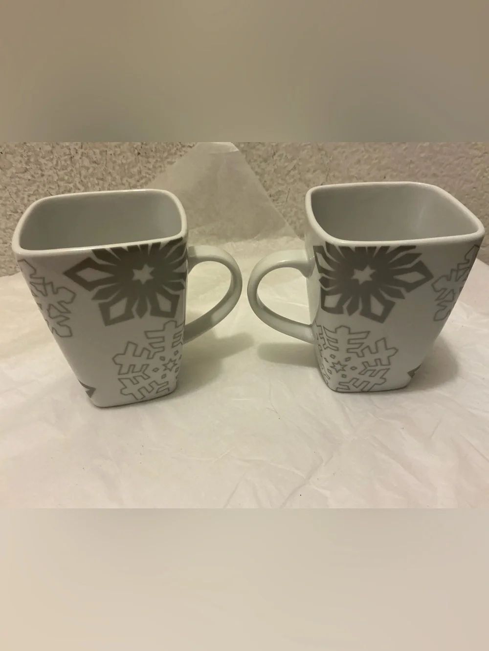 Food Network Gray and White Snowflake Ceramic Mug Set 2